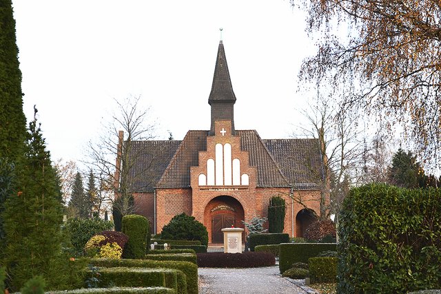 Der Sockel vor der Tostedter
Friedhofskapelle ist verwaist Fotos: bim