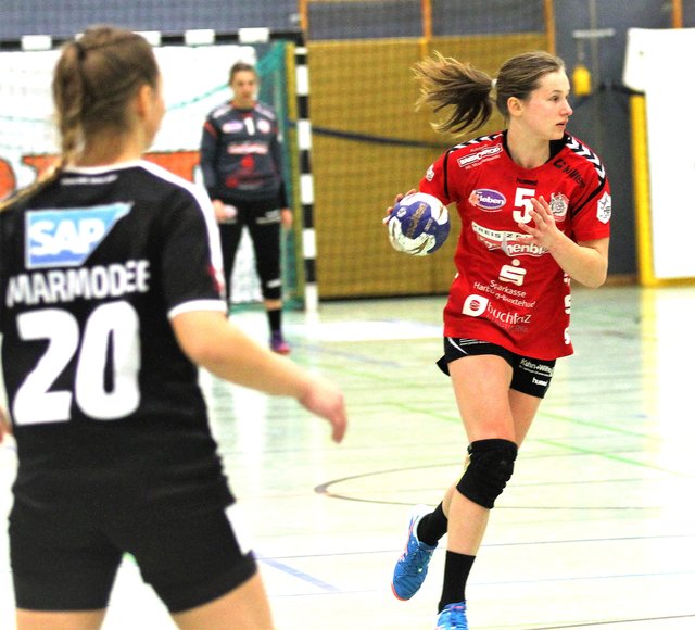 Luchse-Spielmacherin Kim Land in Ballbesitz