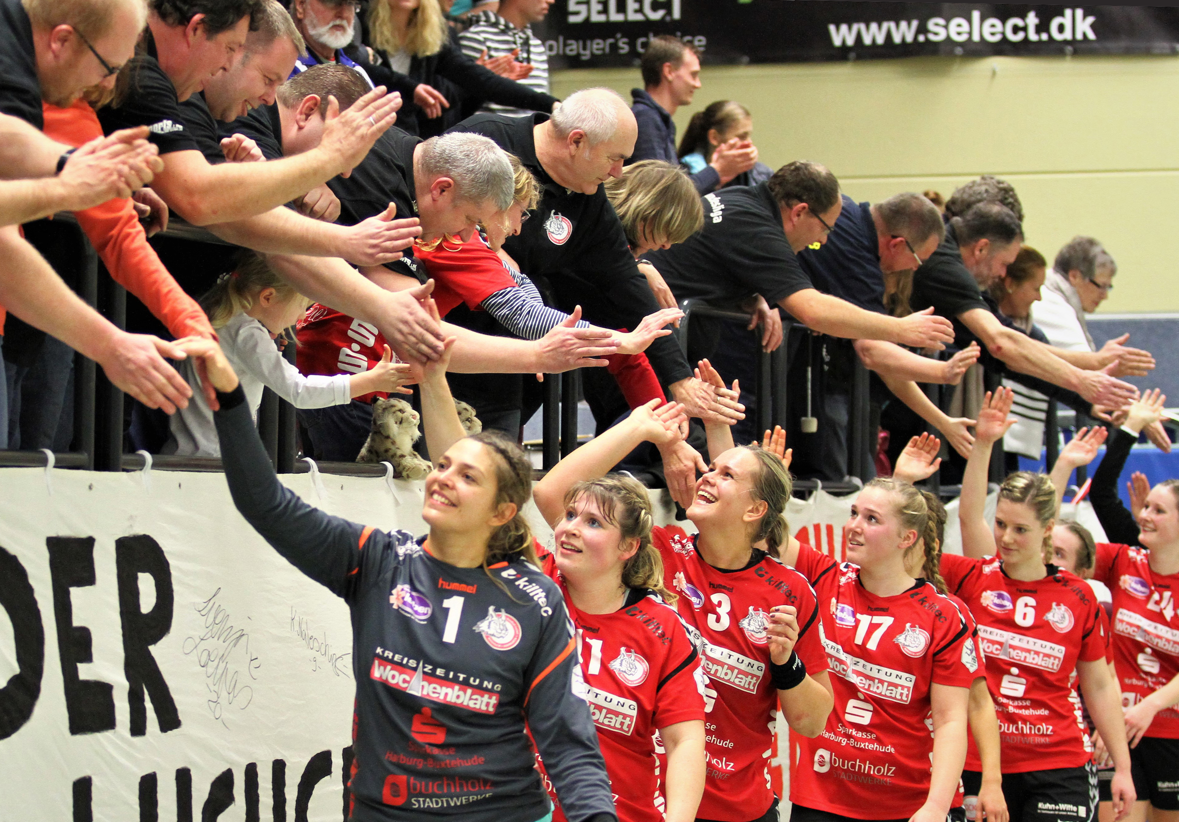 Danke an die treuen Luchse-Fans auf der Tribüne der Nordheidehalle