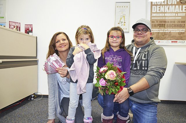 Tina Rodrigues da Fonseca (li.) mit ihrem Mann Martin und den beiden Kindern Lucy (li.) und Marina gewannen zum ersten Mal