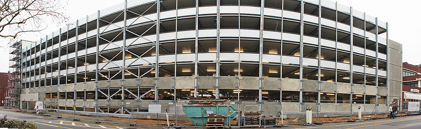 Die "Millionen-Garage" versprüht noch Rohbau-Charme Fotos: tp