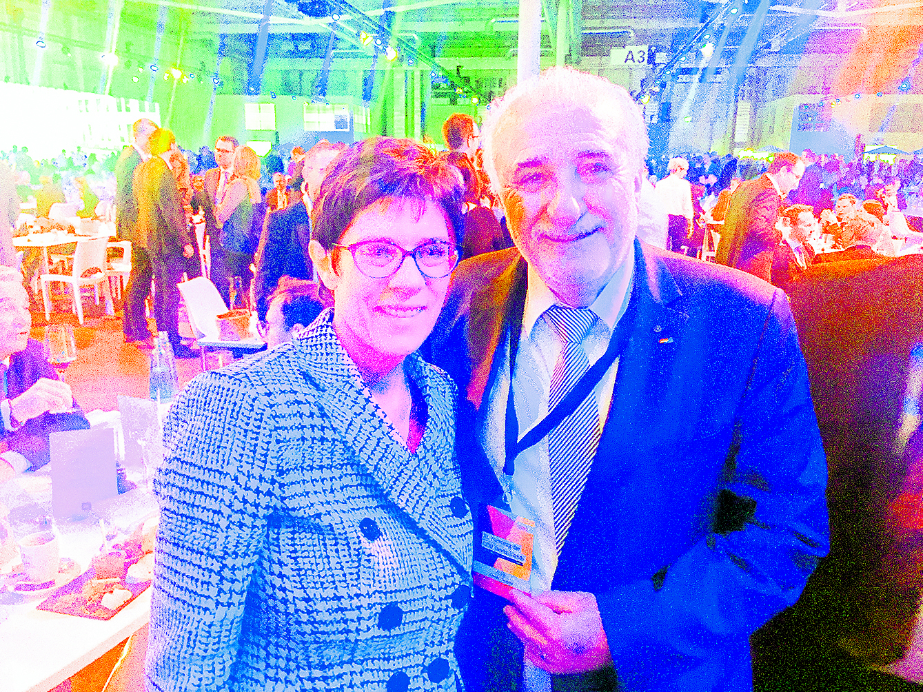 Necdet Savural freut sich, Annegret Kramp-Karrenbauer in Hanstedt begrüßen zu dürfen