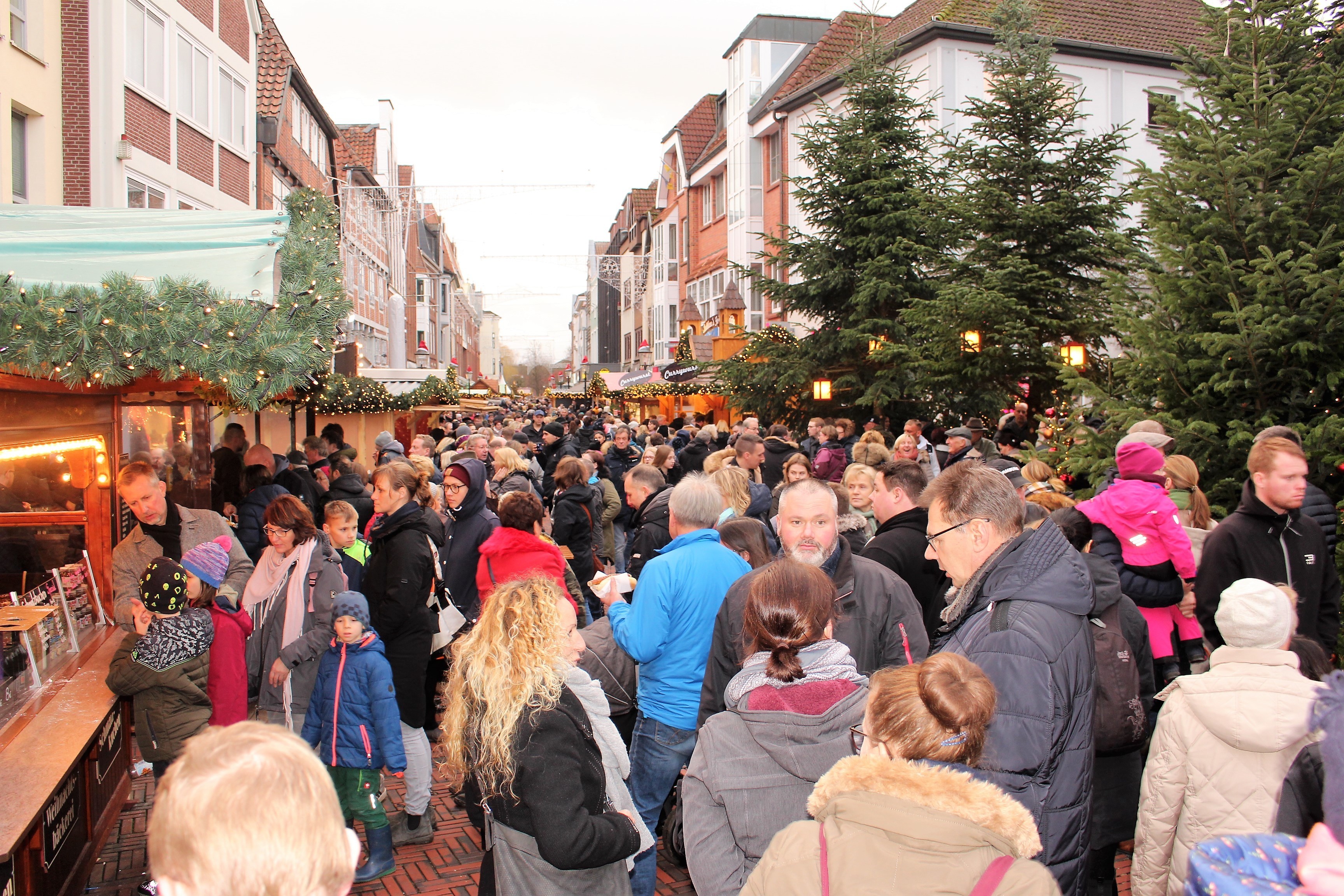 Der verkaufsoffenen Sonntag lockte viele Besucher nach Buxtehude