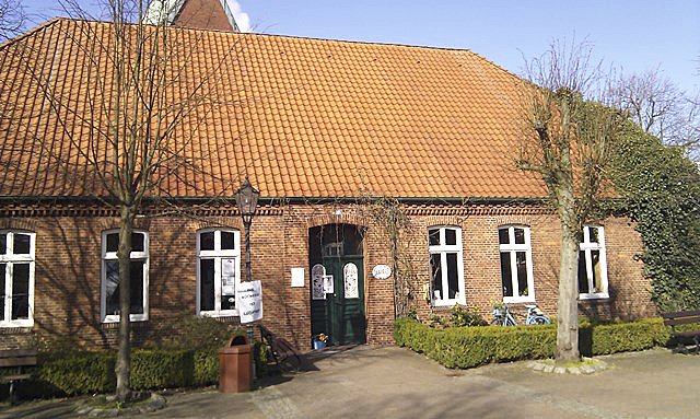 Seit mehr als 30 Jahren befindet sich die Gemeindebücherei in einer ehemaligen Schule Fotos: Gemeindebücherei Stelle