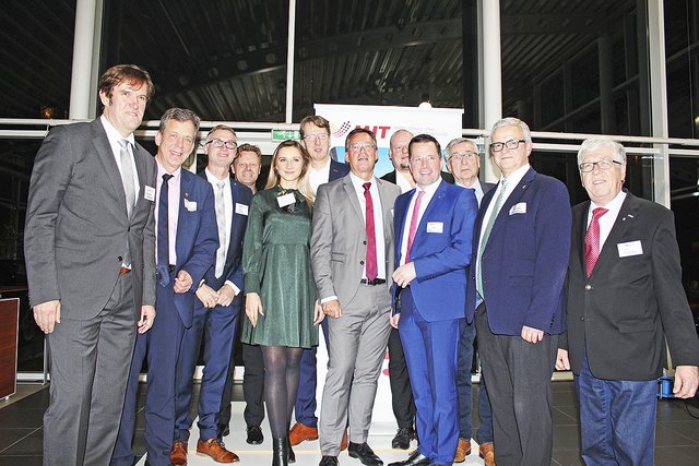 Der neue Mit-Vorstand mit den Vorsitzenden Gerhard Hoffmann (li.) und Gastrednern