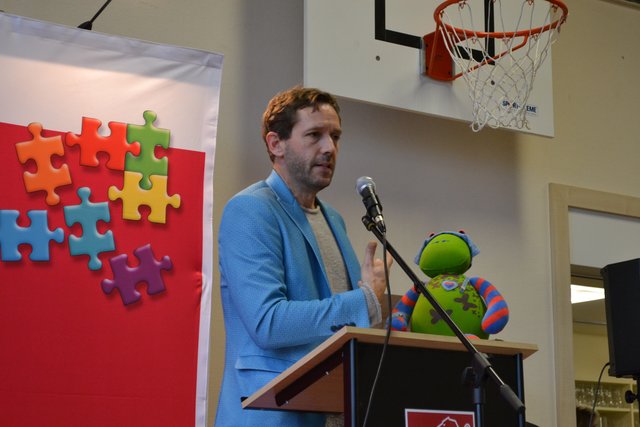 Hendrik Lind stellte die mapapu - Mama-Papa-Puppen - und die neue Plattform des gleichnamigen Vereins vor