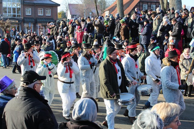 Hier spielt die Musik: Auch diese Formation heizte mit flotten Rhythmen ein