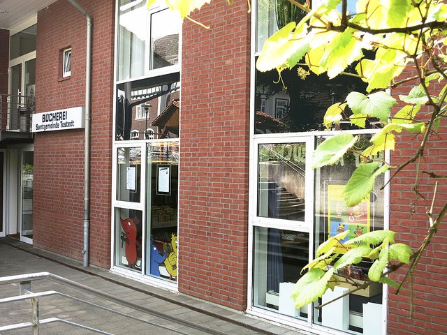 Die Bücherei befindet sich in der
Schützenstraße 26a, im Souterrain
neben dem Tostedter Rathaus