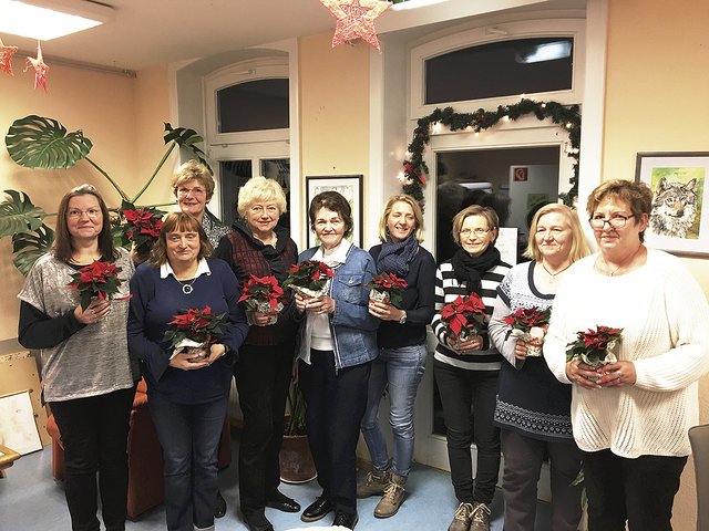 Sie engagieren sich für Senioren (v. li.): Kirsten Grabler, Corinna Eide, Regina Stöver, Sigrid Meyer, Miranda Blohm, Sandra Marx, Heike Lindtner, Monika Helene Rogge und Petra Kunz