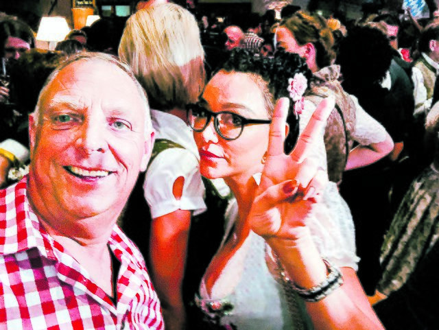 Verona Pooth nahm sich ebenfalls Zeit für ein Selfie mit dem DJ aus dem Landkreis