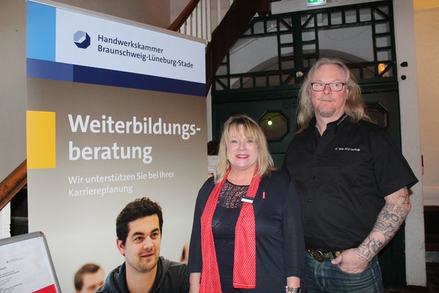 Weiterbildungsberatung: Anke Ott und Ronald Witt (Ausbildungsleiter KFZ der Handwerkskammer)