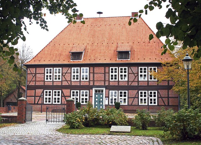 Hier im Amtshaus ist die Bücherei
seit Jahrzehnten zu Hause