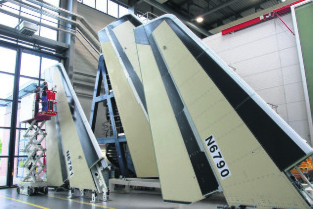 Der Flugzeugbauer Airbus, hier die Produktion von Rumpfschalen in Stade, bündelt beinahe den gesamten Tragflächen-bau im Vereinigten Königreich | Foto: cw