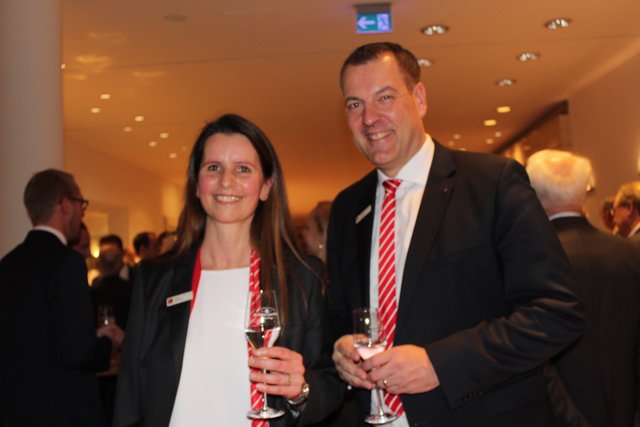 Sonja Hausmann und Andreas Sommer begrüßen die Gäste