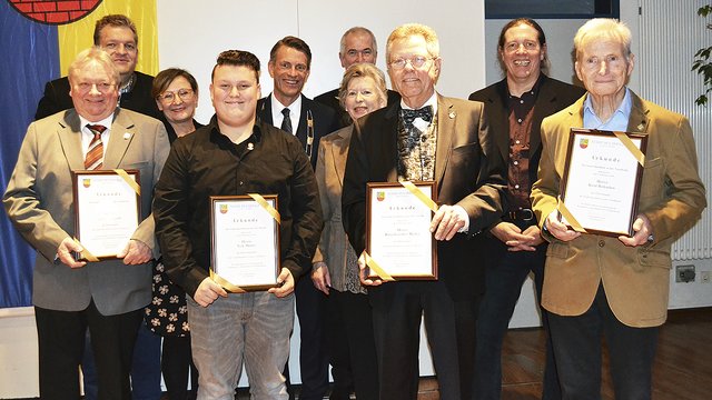 Geehrte, Laudatoren und Bürgermeister (v. li.): Horst Gollnick, Christian Horend, Kirsten Fuhrmann, Nick Müller, Jan-Hendrik Röhse, Rita Kasimir, Uwe Lange, Hans-Günther Weber, Hans-Jörg Gramatke und Knut Rahmlow