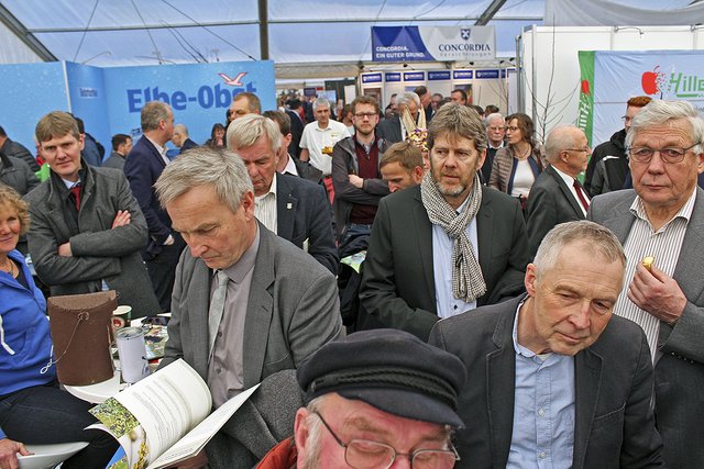 Viele Besucher ließen sich den Messerundgang
nicht entgehen