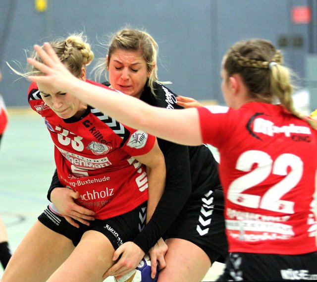 Dreikampf um den Ball