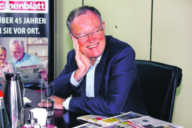 Ministerpräsident Stephan Weil gut gelaunt bei seinem Besuch beim WOCHENBLATT
in Buchholz. Bereits dort beantwortete er viele Fragen der Leser