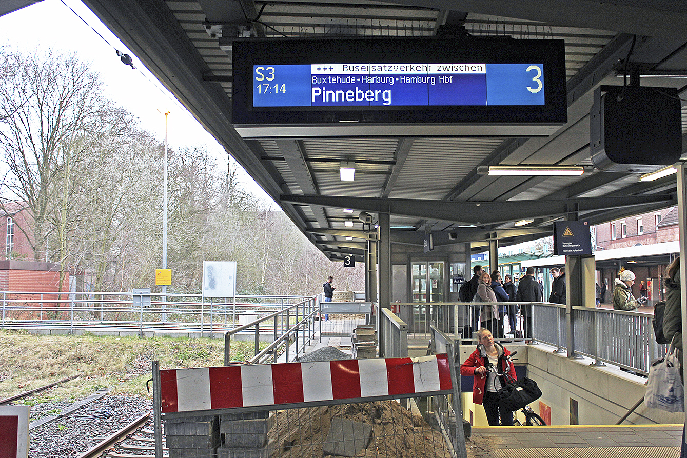 Auf Baustellen und Schienenersatzverkehr müssen sich Pendler die nächsten Jahre einstellen Foto: jab