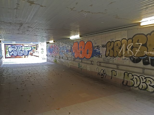 Dauerärgernis: Der Fußgängertunnel ist durch Graffiti ständig verunstaltet