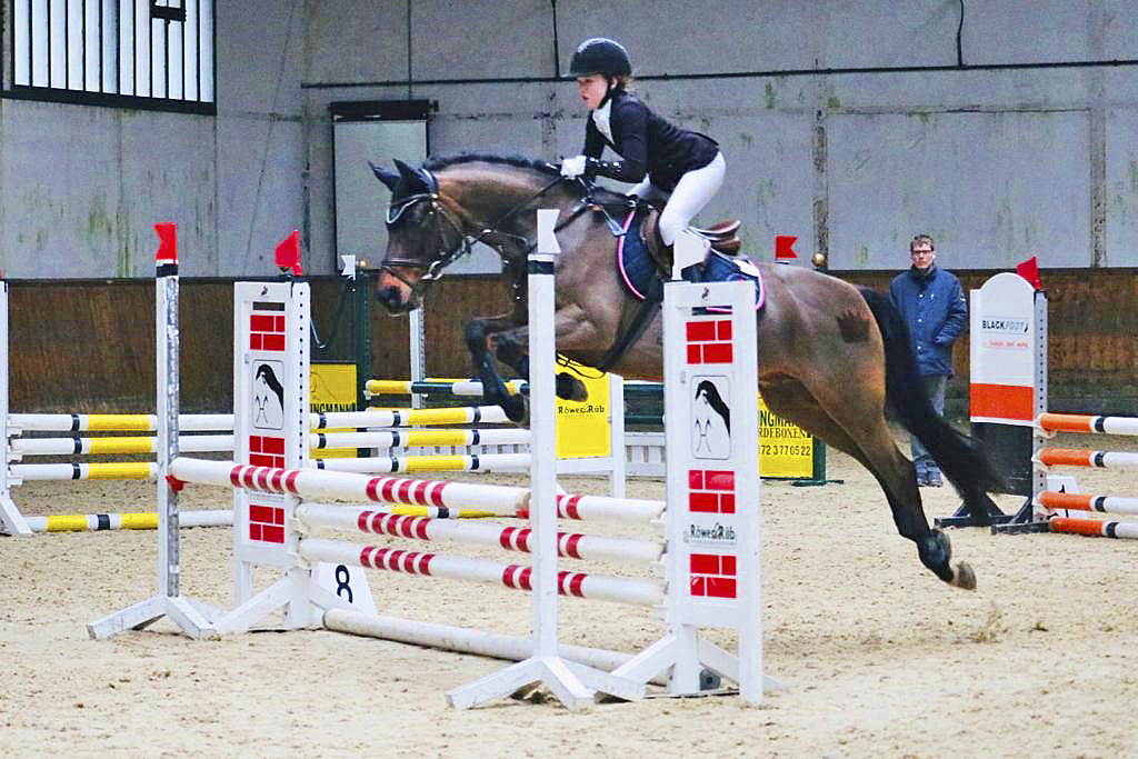 Marie Ehlen springt mit Cooper auf den vierten Platz bei den Junioren