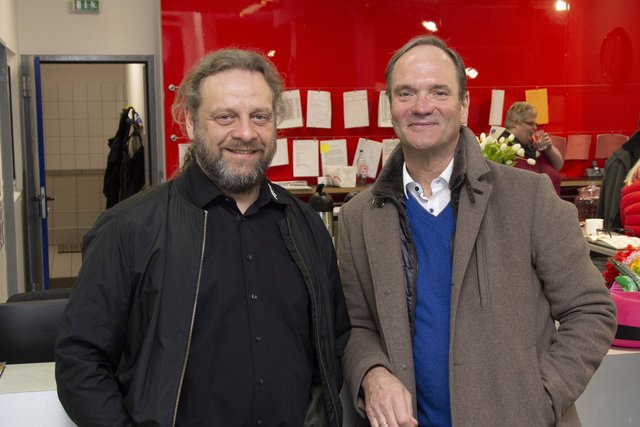 Hans-Heinrich Aldag (Chef der Waldklinik, re.) gratulierte Ole Bernatzki zur Einweihung | Foto: AHD