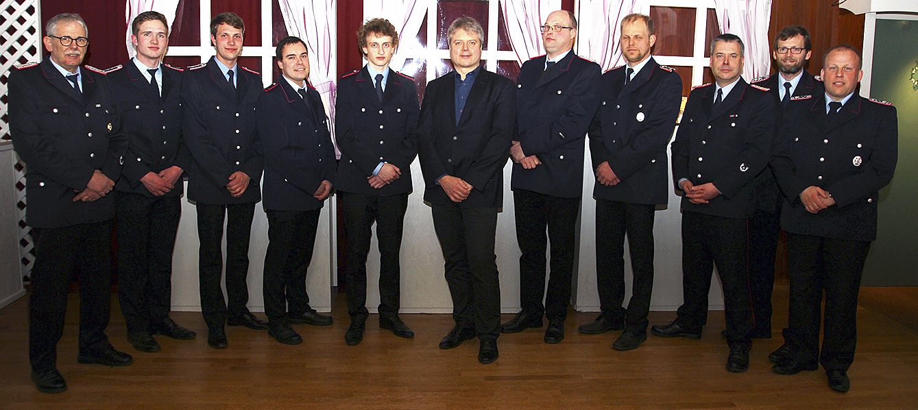 Geehrte und Beförderte der Feuerwehr Heidenau mit Ehrengästen