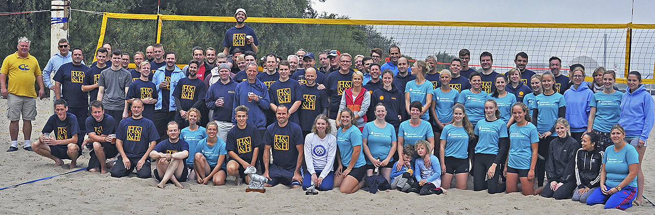 Bei den "24. Charly Open 2018", dem alljährlichen Beachvolleyball-Turnier am Bassenflether Strand, nahmen Herren- und Damenmannschaften vom VSG-TSV teil