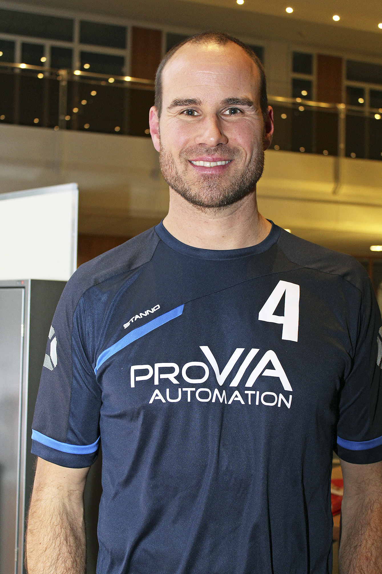 Steht als Trainer rund acht Stunden in der Halle, Wettkämpfe am Wochenende nicht mitgezählt: Thomas Pape trainiert Volleyball-Herren und -Damen