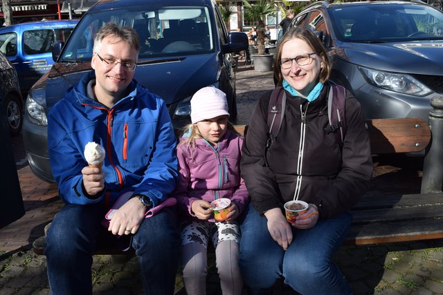 Genossen ihr Eis: Andre, Luna und Dana (v. li.) aus Tangendorf