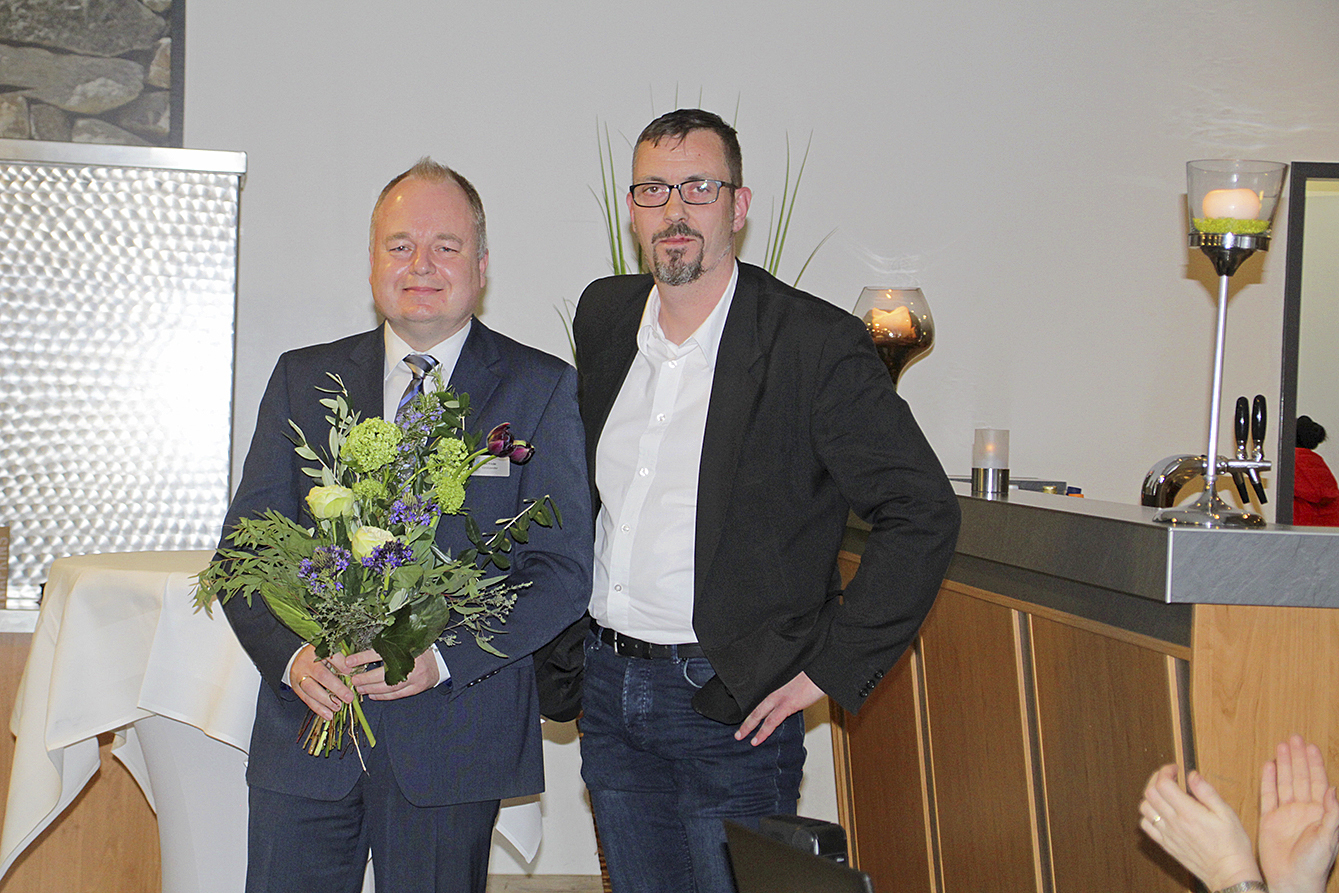 Uwe Fricke (li.) hat den Vorsitz des Wirtschaftsvereins Buxtehude an Lars Oldach übergeben Fotos: tk