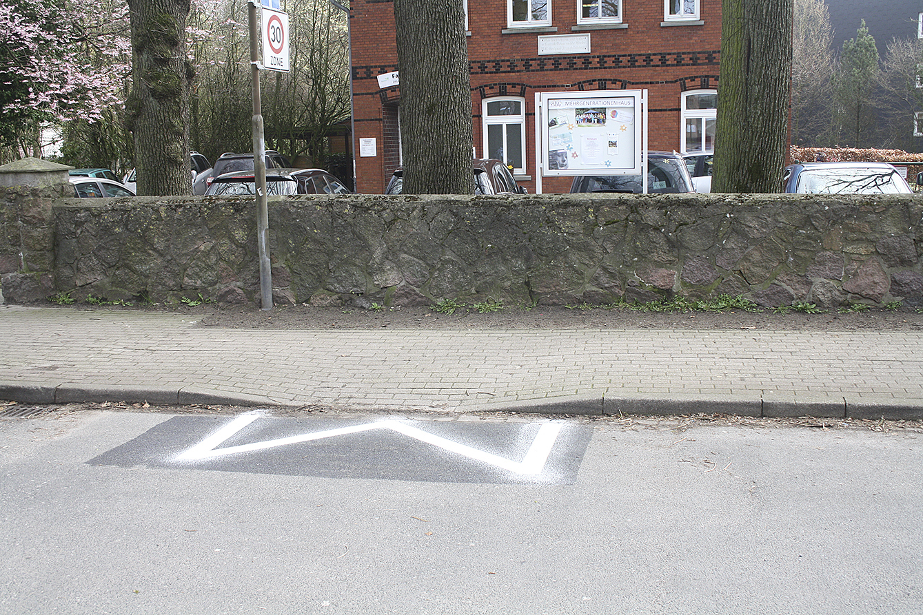 Vor dem abgesenkten Bordstein an der Steinstraße
darf nicht mehr geparkt werden