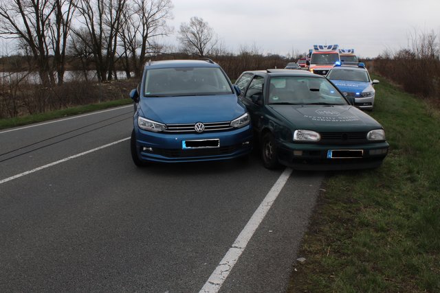 Die Fahrer dieser beiden Pkw wollten ausweichen und knallten seitlich zusammen | Foto: thl