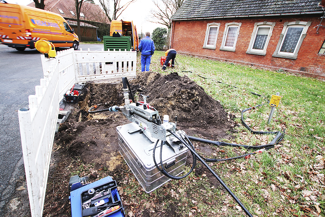 Die Glaserfaserkabel wurden in den vergangenen Wochen in die Leerrohre eingeblasen Foto: jd