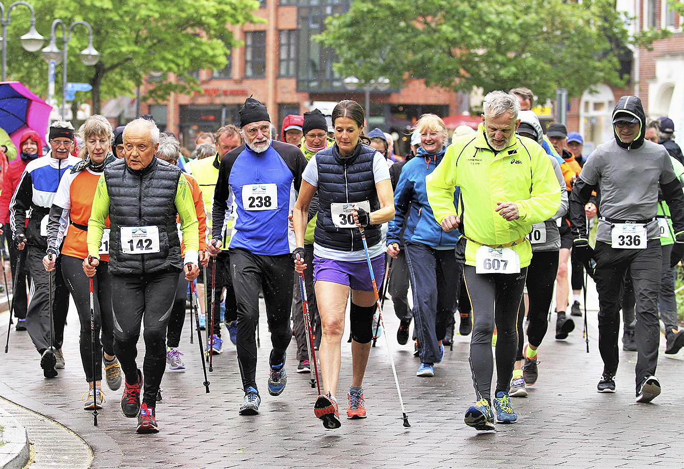 Der 1. Volkslauf um den Heidjer-Cup startet am 1. Mai in Winsen. Dann steht auch Nordic-Walking (Foto) über acht Kilometer auf dem Programm