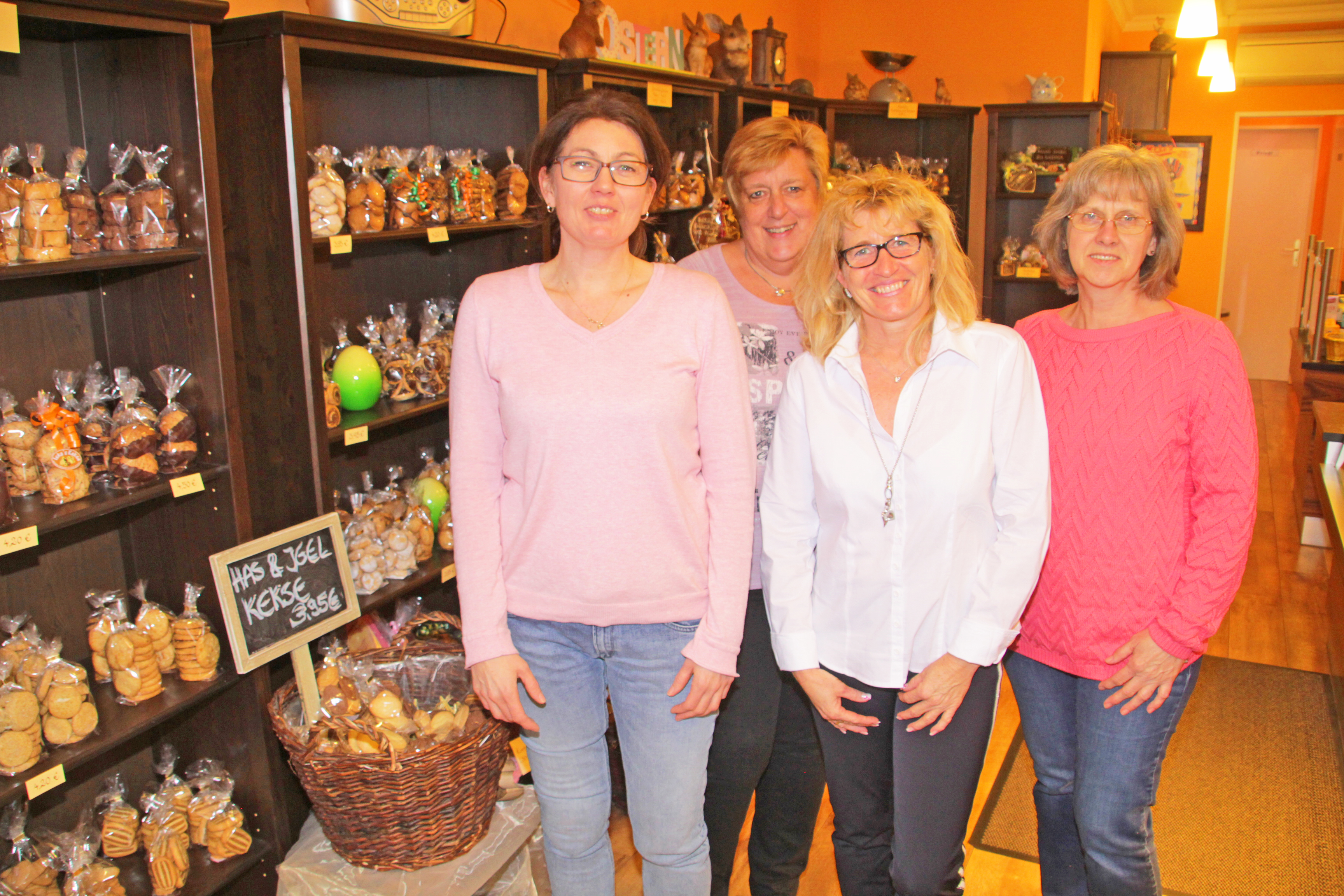 Sie sind Experten für leckere Kekse (v.li.): Iska Janßen, Birgit Ehmcke, Nicole Dohse und Birgit Vieregge Foto: tk