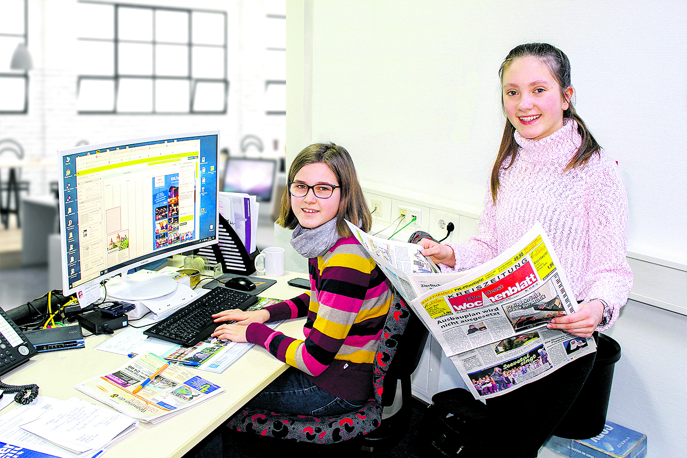 Erlebten den Zukunftstag in der WOCHENBLATT-Redaktion: die Gymnasiastinnen Carlotta Albers (li.) und Jette Gosselk Foto: ce