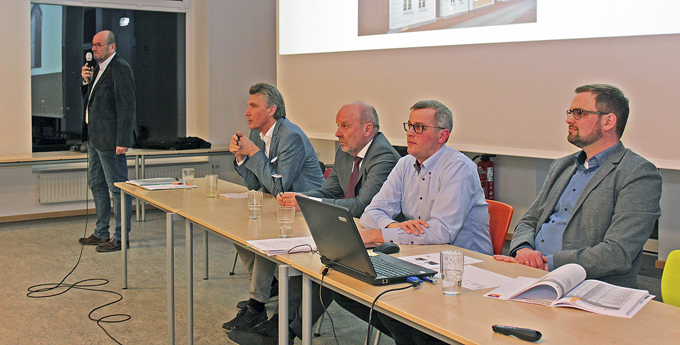 Frank Irmer (v.li.), Hans-Jürgen Detje, Dr. Klaus Halter, Knut Willenbockel und Jan-Henning Pantel stellten sich der Kritik Foto: jab
