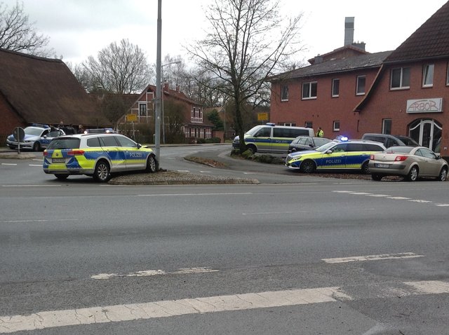 Im März kam es an der Kreuzung zu einem Unfall,
an dem ein Polizeifahrzeug beteiligt war