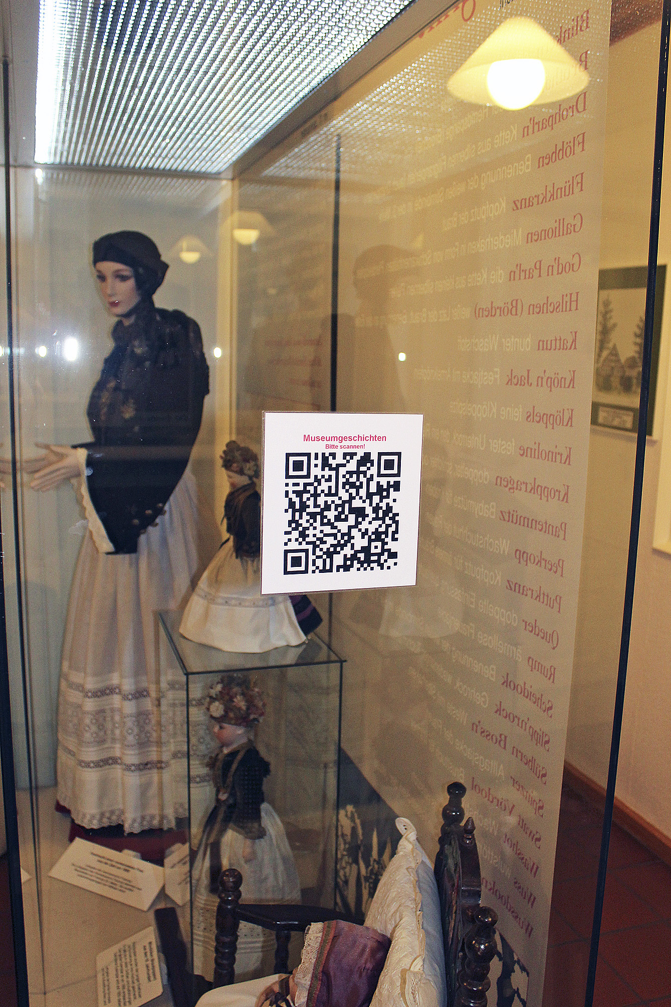 Das Museum geht mit der Zeit: Per QR-Code lassen sich Informationen über einzelne Exponate abrufen