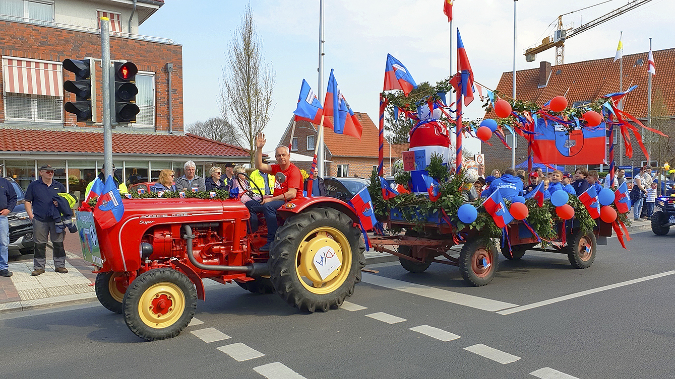 Beim großen Festumzug wurde die neue Ortsdurchfahrt eingeweiht
