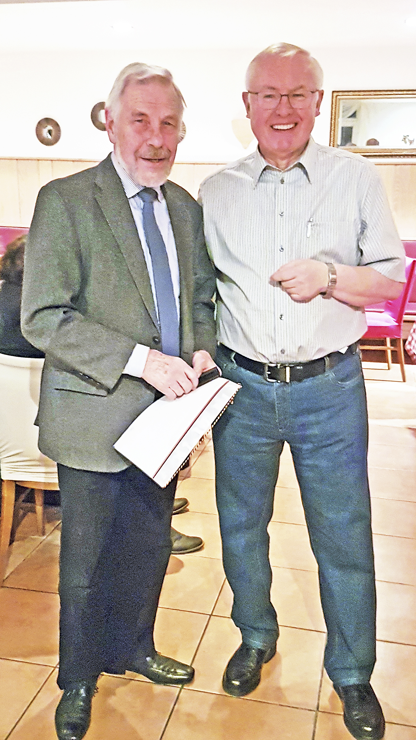 Bei der Ehrung: Siegfried Radinsky (li.) und CDU-Vorsitzender
Eckhard Domnick
