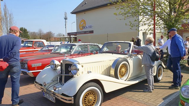 Oldtimer aus ganz Norddeutschland kamen nach Drochtersen | Foto: ig