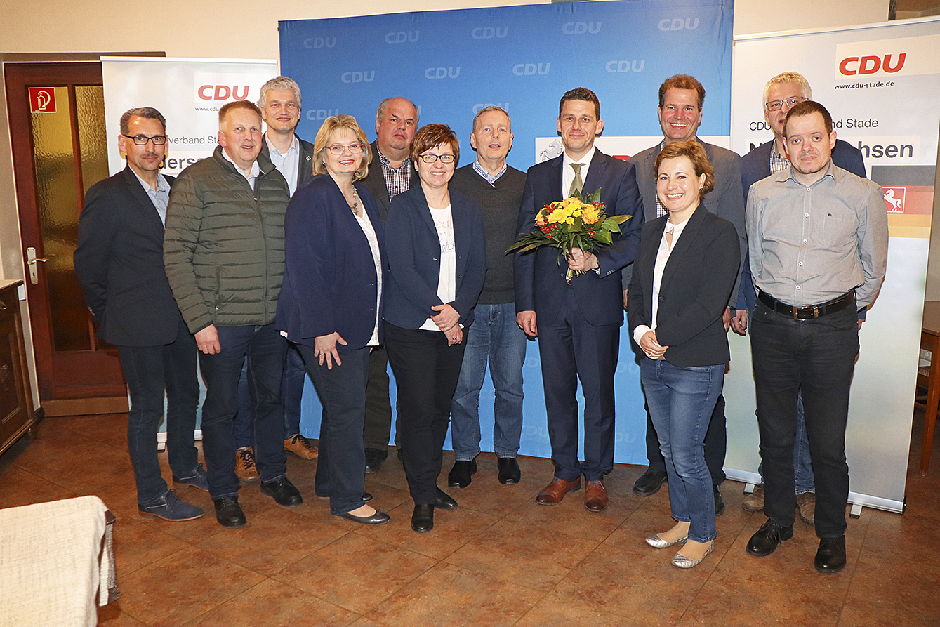 Markus Eisenblätter führt als Erster Vorsitzender die
Harsefelder CDU an (5.v.re.) Foto: CDU Harsefeld