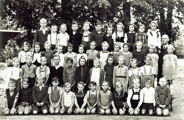 Die Nenndorfer Nachkriegsschüler 1949, im 4. Schuljahr ... | Foto: Schröder