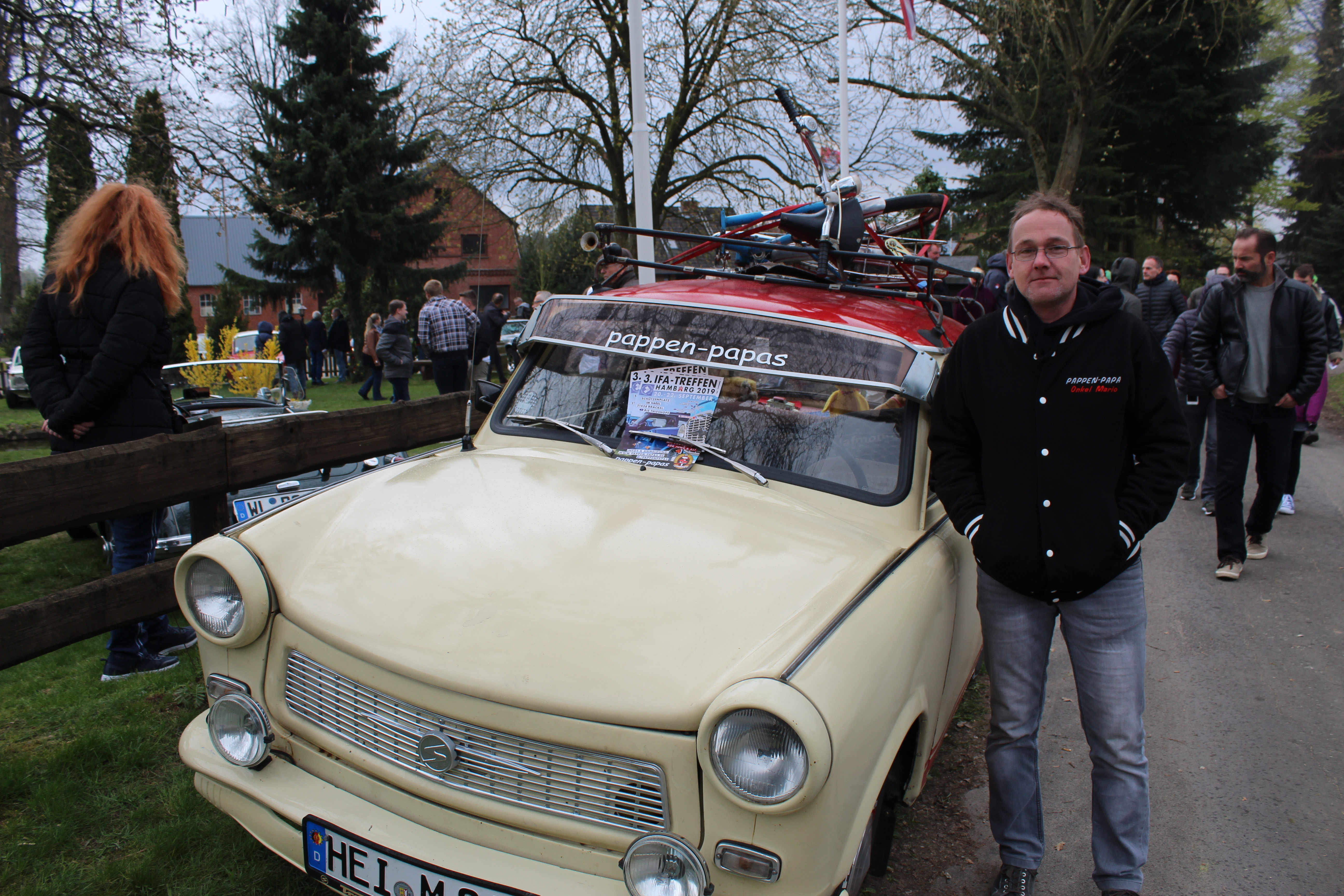 Der Trabant gammelten 15 Jahre in einem Garten, bis Mario Heß ihn fand und in wieder flott machte, heute nutzt er ihn als Alltagsauto