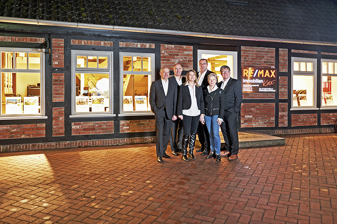Das Team von RE/MAX Immobilien Buchholz freut sich über den neuen Standort in der Lindenstraße 19