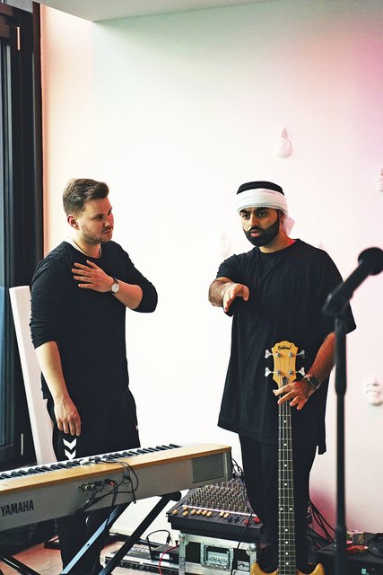 Dennis Schnichels (li.) und Arash Ekhlasi proben für ihren Auftritt als "The Sultan" beim Band-Contest am 25. Mai