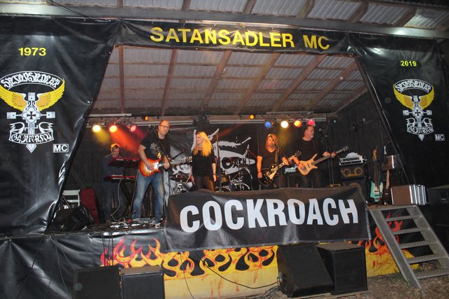 Die Band "Cockroach" rockte die Bühne 