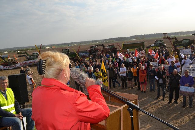 Seevetals Bürgermeisterin Martina Oertzen bei ihrer Rede
